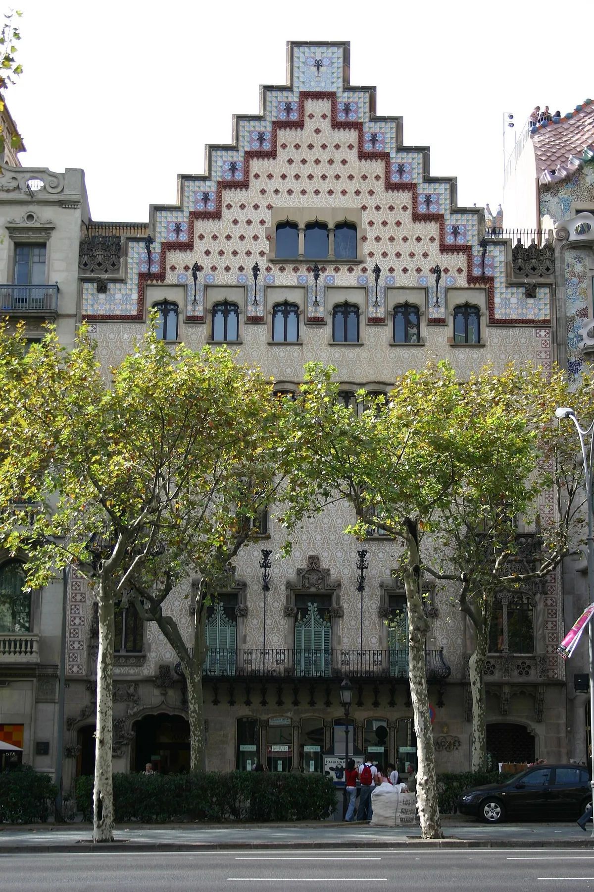 De trapgevelgevel van Casa Amatller op Passeig de Gràcia, het modernistische meesterwerk van Puig i Cadafalch uit 1900